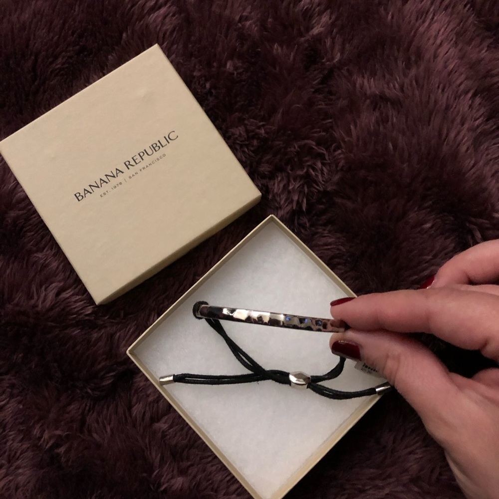 BR adjustable leather & hammered silver bracelet